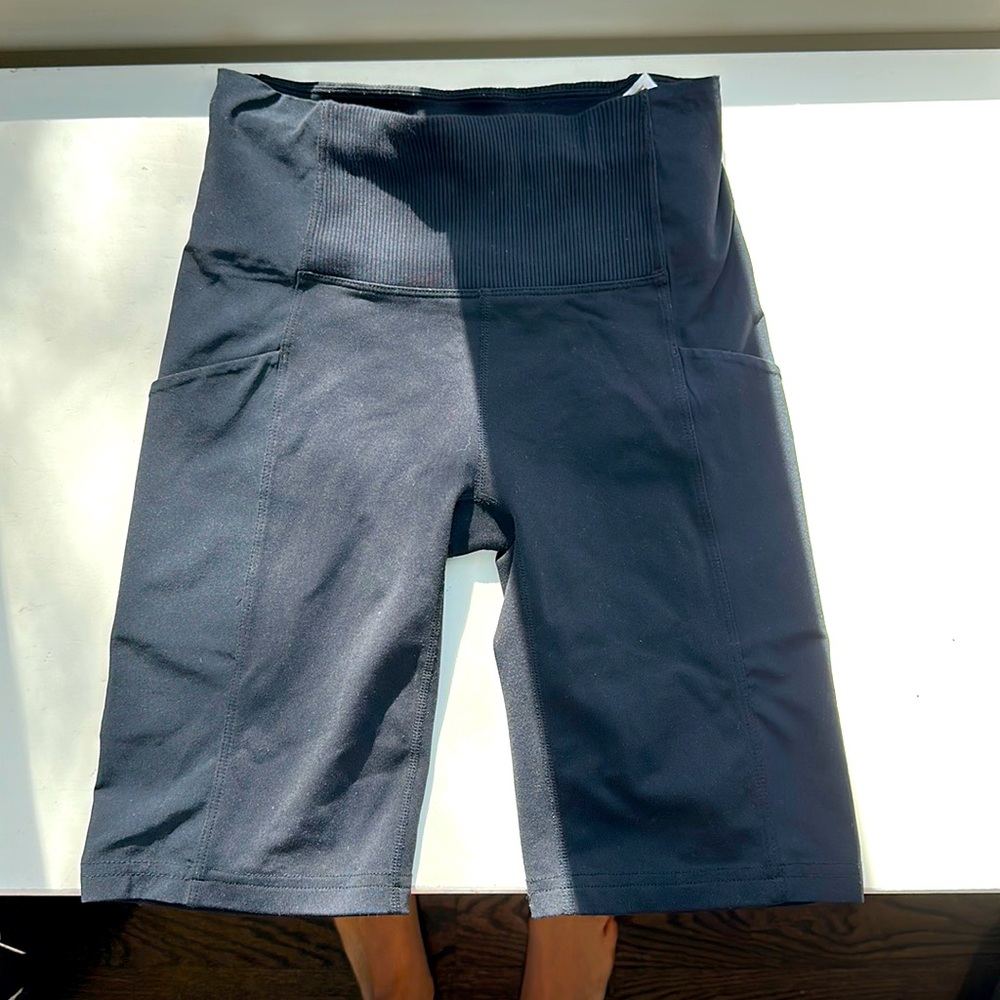 Athleta High Waist 9 inch Biker Shorts with pockets- size xs